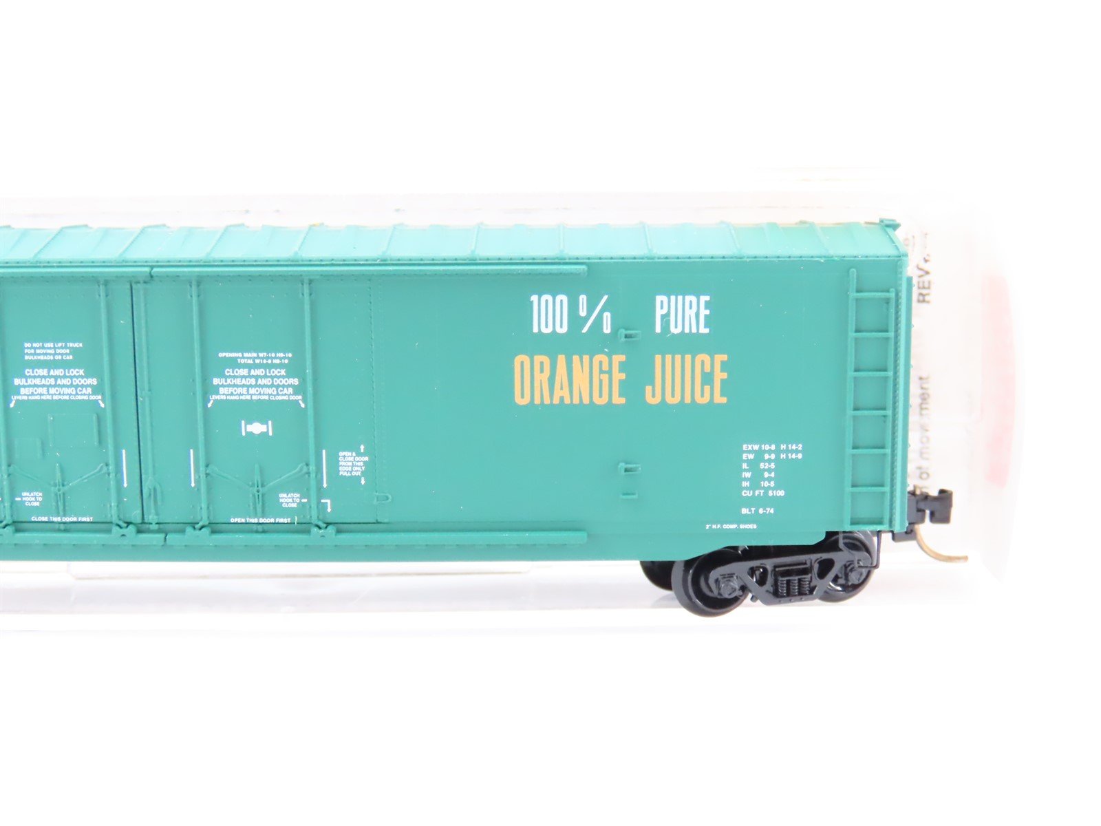 N Scale Micro-Trains MTL #75040 USLX Tropicana 50' Plug Door Box Car #13085