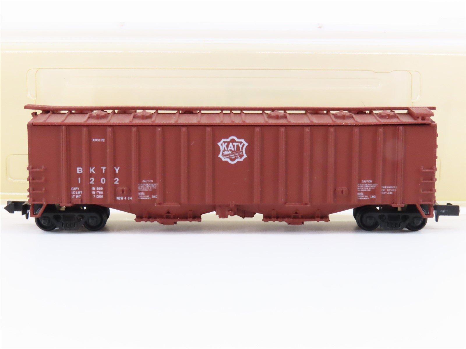 N Scale Bowser 37039 BKTY Katy Airslide Covered Hopper Car #1202