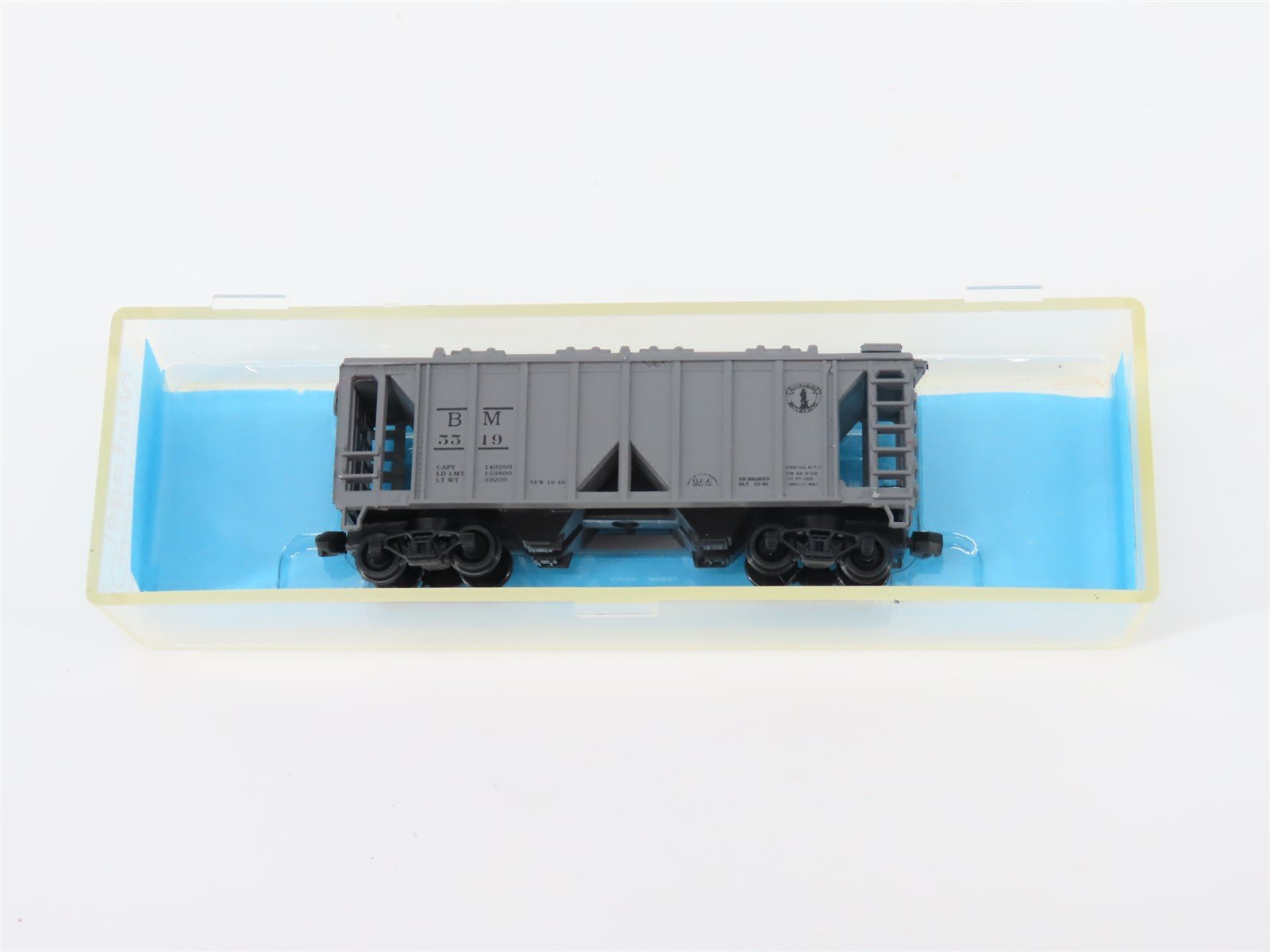 N Scale Deluxe Innovations 7060 B&M Boston & Maine 2 Bay Covered Hopper  #5519