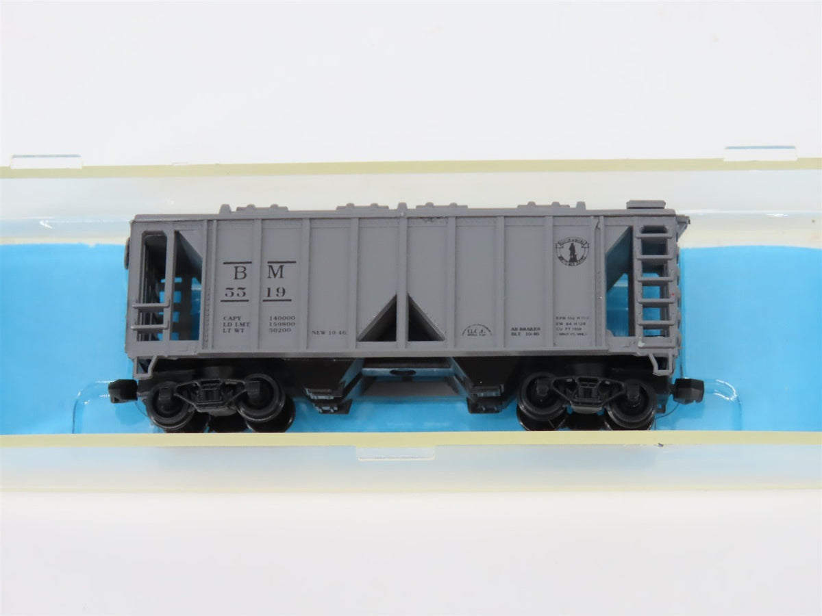 N Scale Deluxe Innovations 7060 B&amp;M Boston &amp; Maine 2 Bay Covered Hopper  #5519