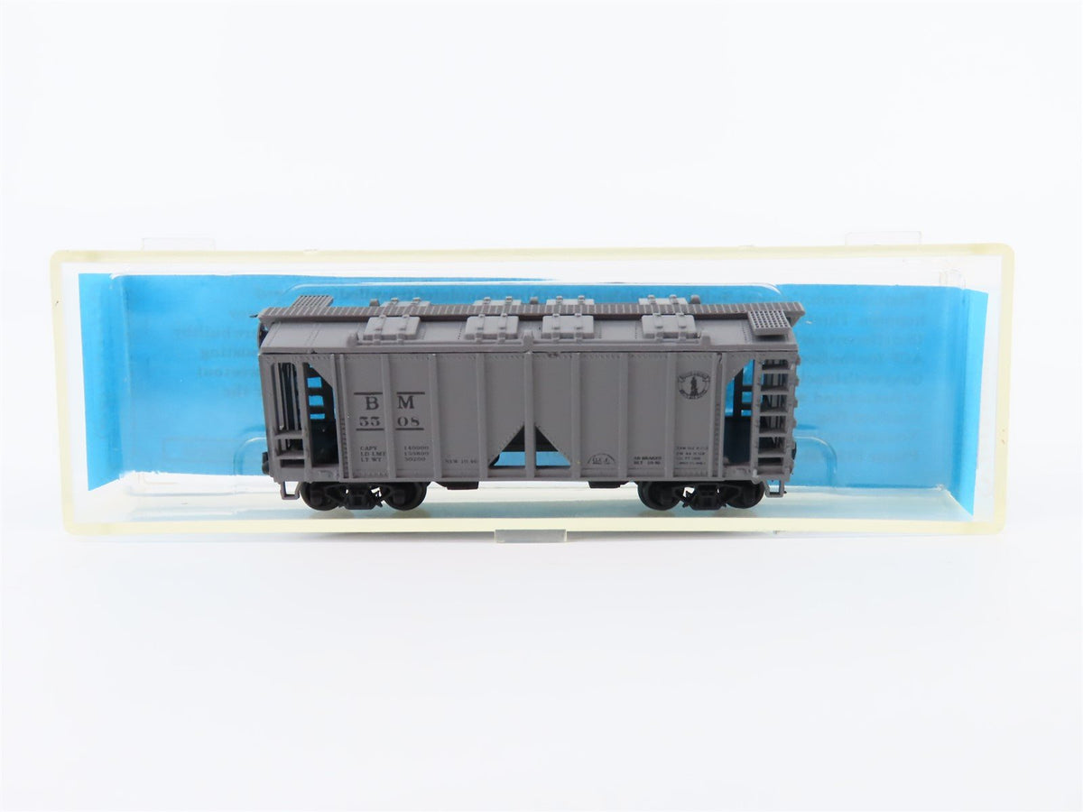 N Scale Deluxe Innovations 7060 B&amp;M Boston &amp; Maine 2 Bay Covered Hopper  #5508