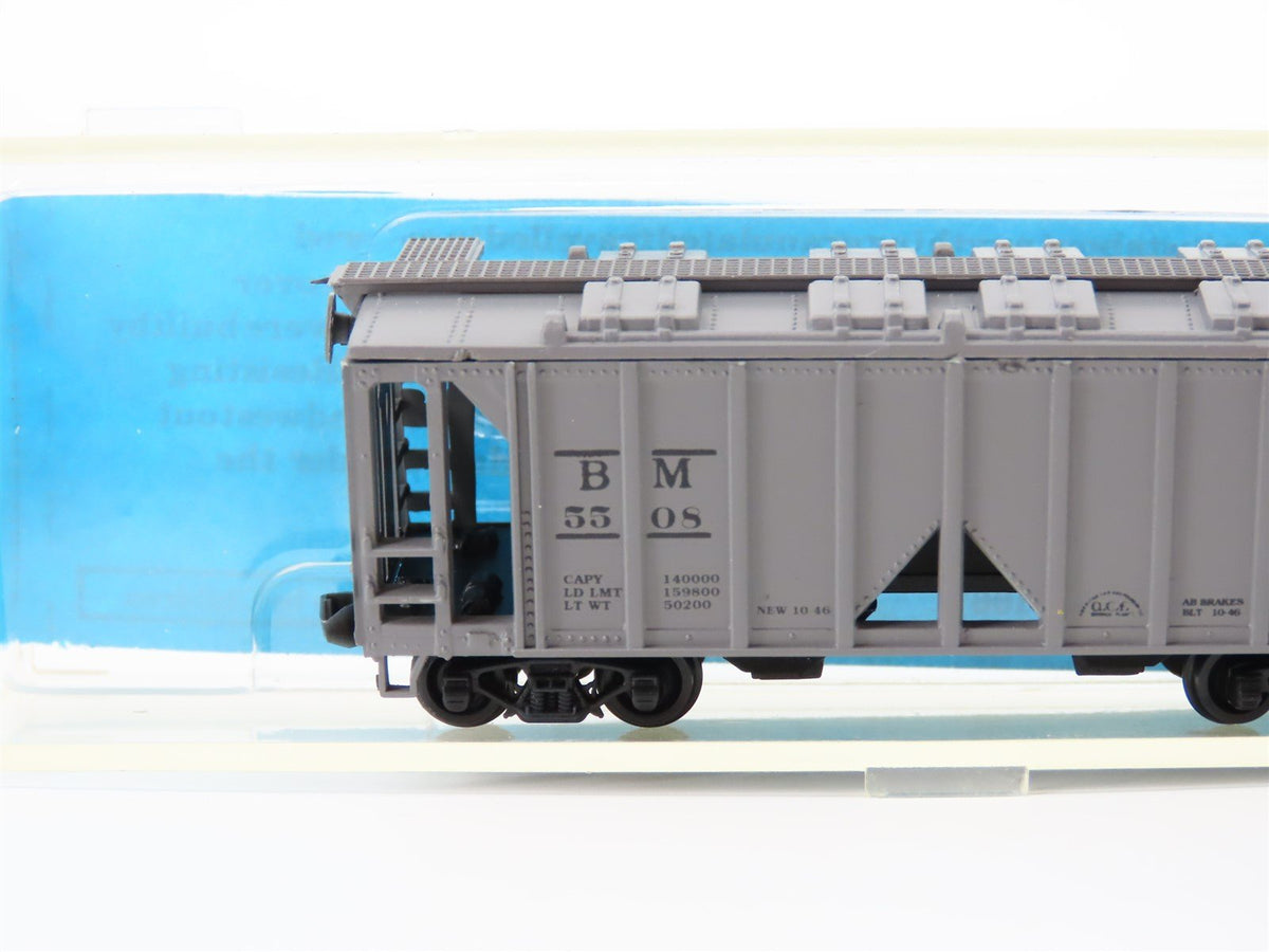 N Scale Deluxe Innovations 7060 B&amp;M Boston &amp; Maine 2 Bay Covered Hopper  #5508