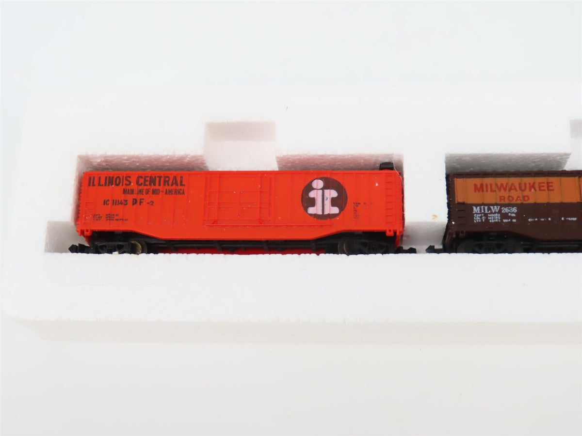 N Scale AHM 4440/4441 IC/MILW Railroad 50&#39; Boxcars 2-Pack