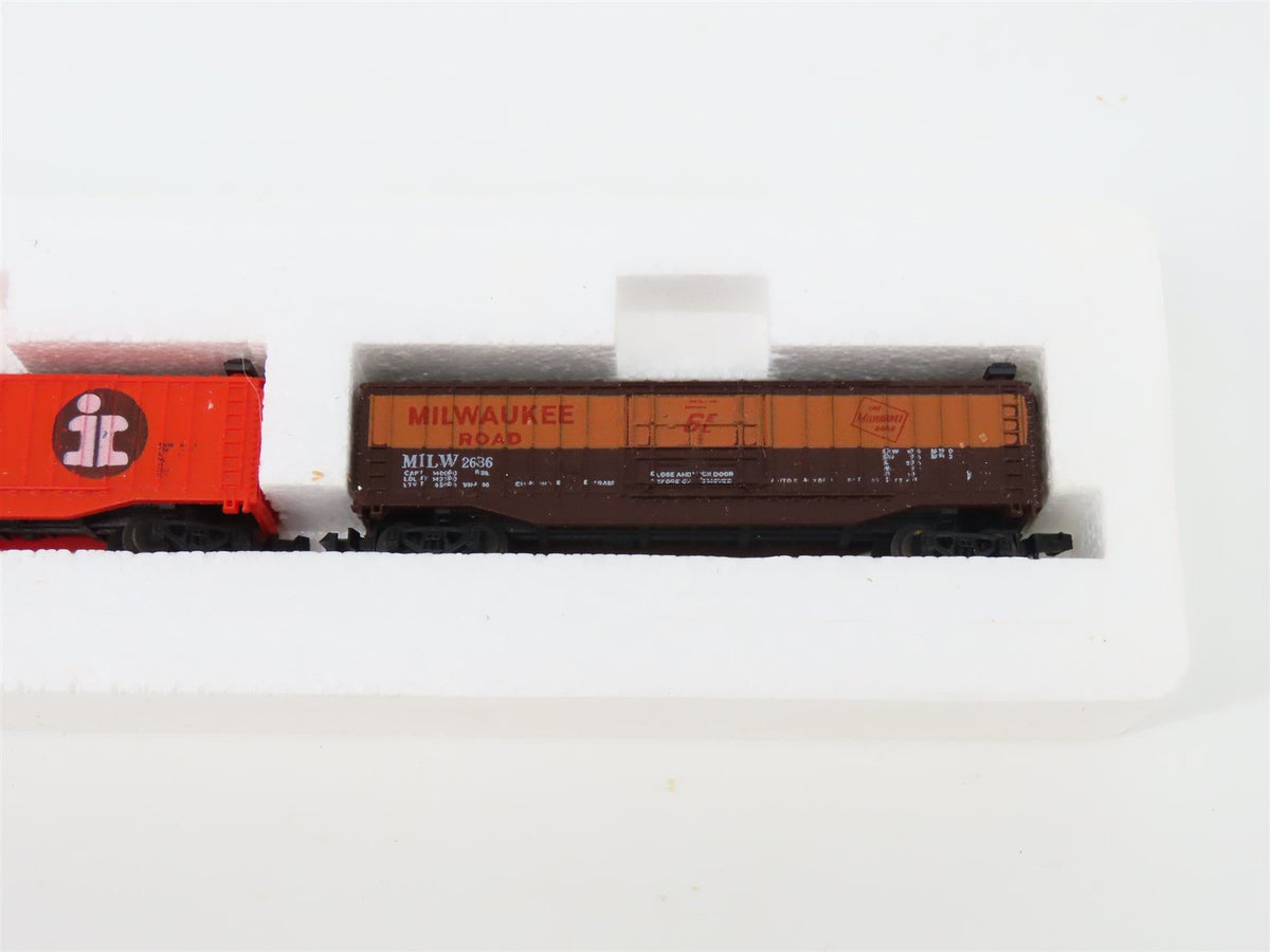 N Scale AHM 4440/4441 IC/MILW Railroad 50&#39; Boxcars 2-Pack