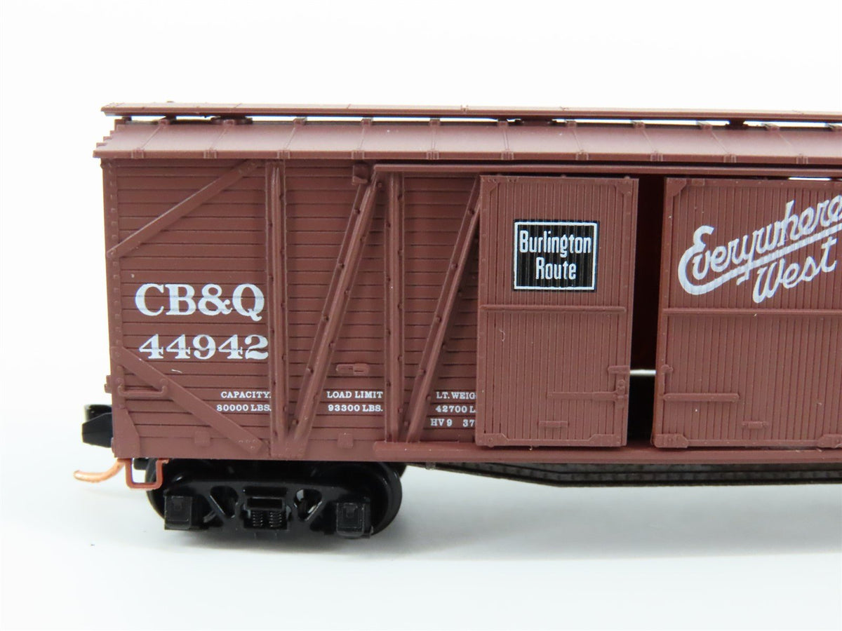 N Scale Micro-Trains MTL 04000030 CB&amp;Q Burlington Route 40&#39; Box Car #44942