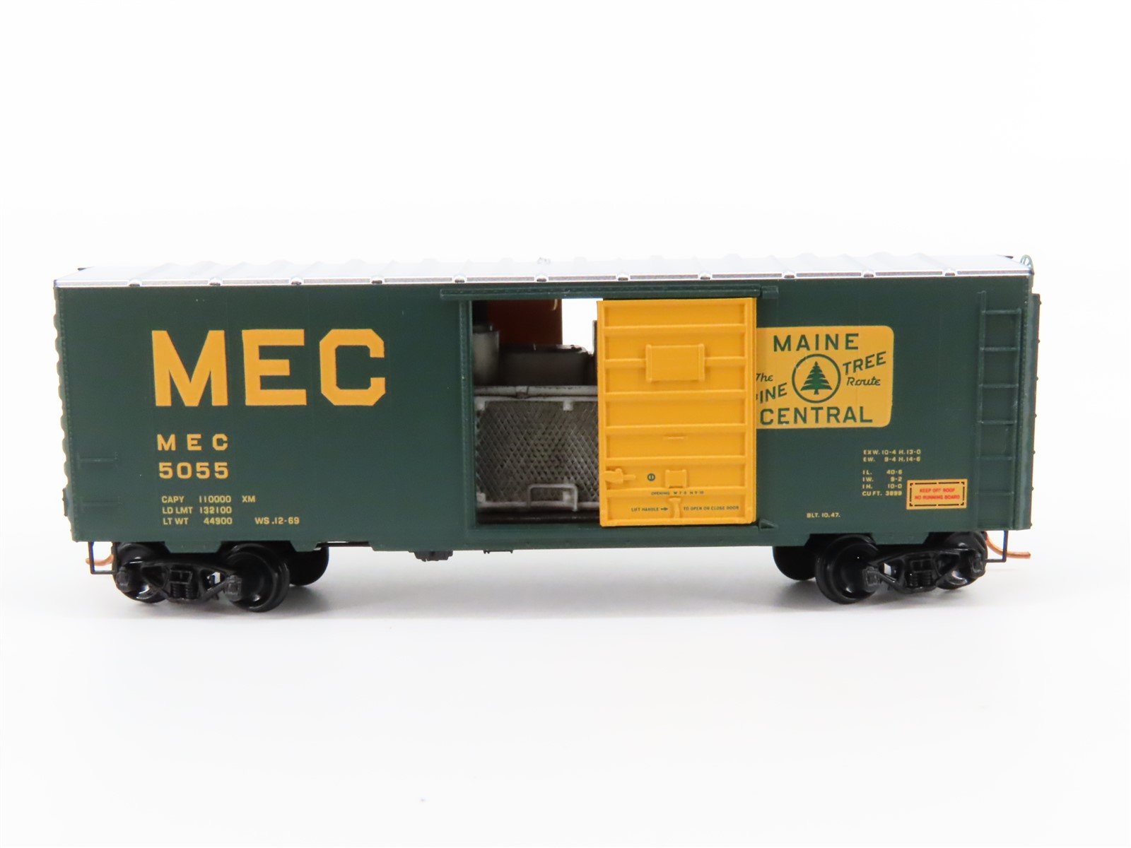 N Scale Micro-Trains MTL 07300120 MEC Pine Tree Route 40' Box Car w/ Load #5055