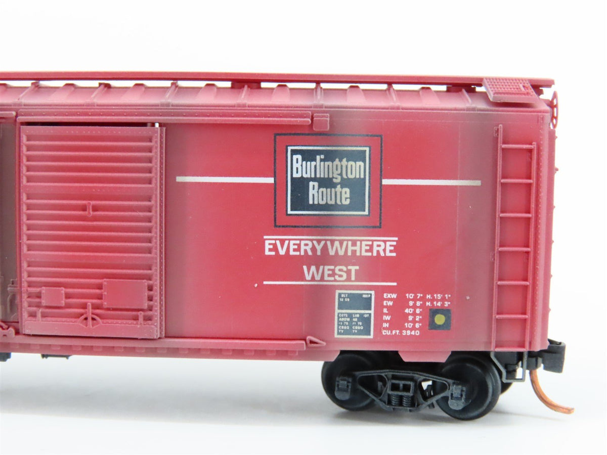 N Micro-Trains MTL 02244130 CB&amp;Q Burlington Route 40&#39; Box Car #41327 Weathered