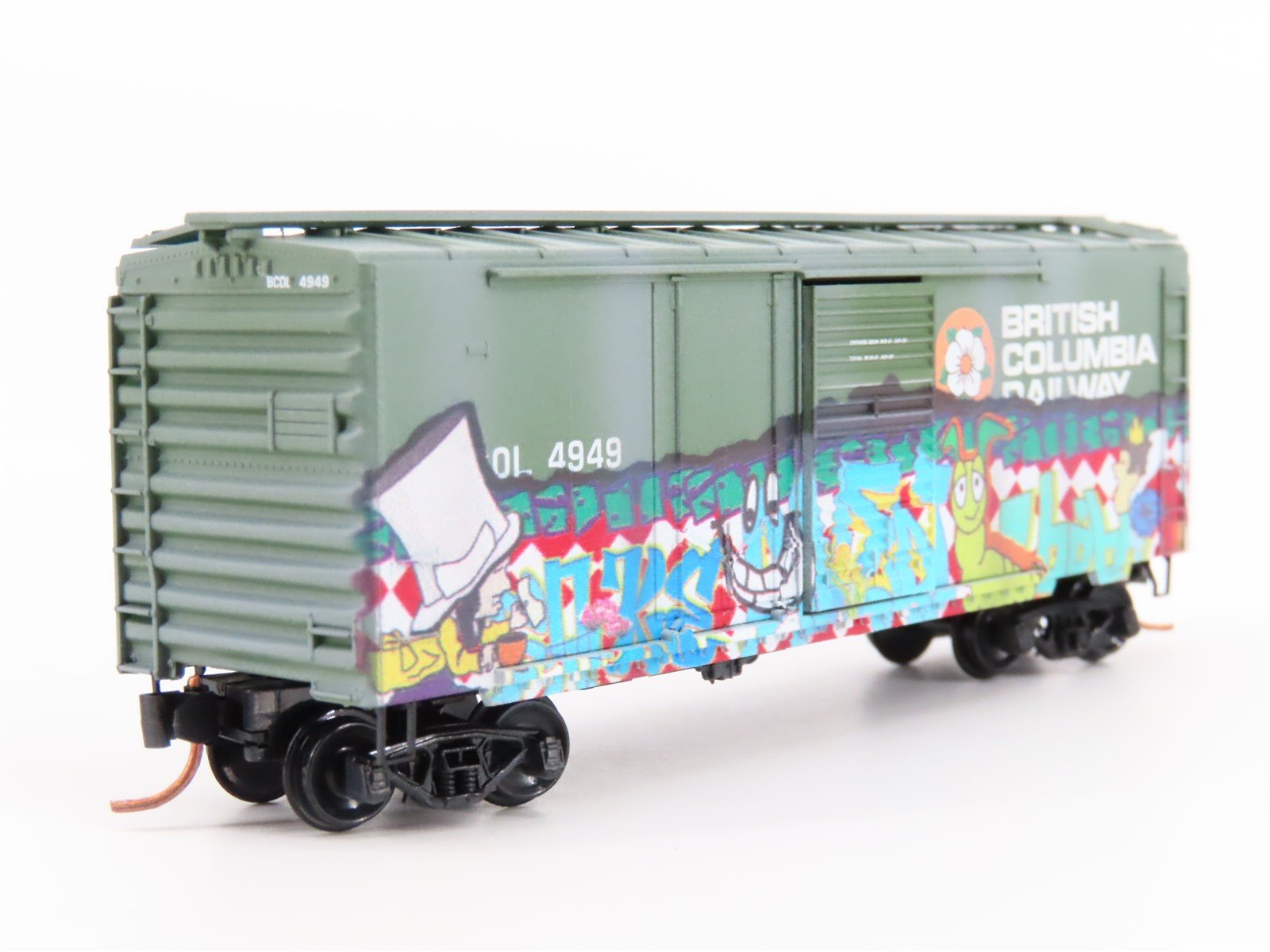 N Micro-Trains MTL 02244080 BCOL British Columbia 40' Box Car #4949 w/ Graffiti