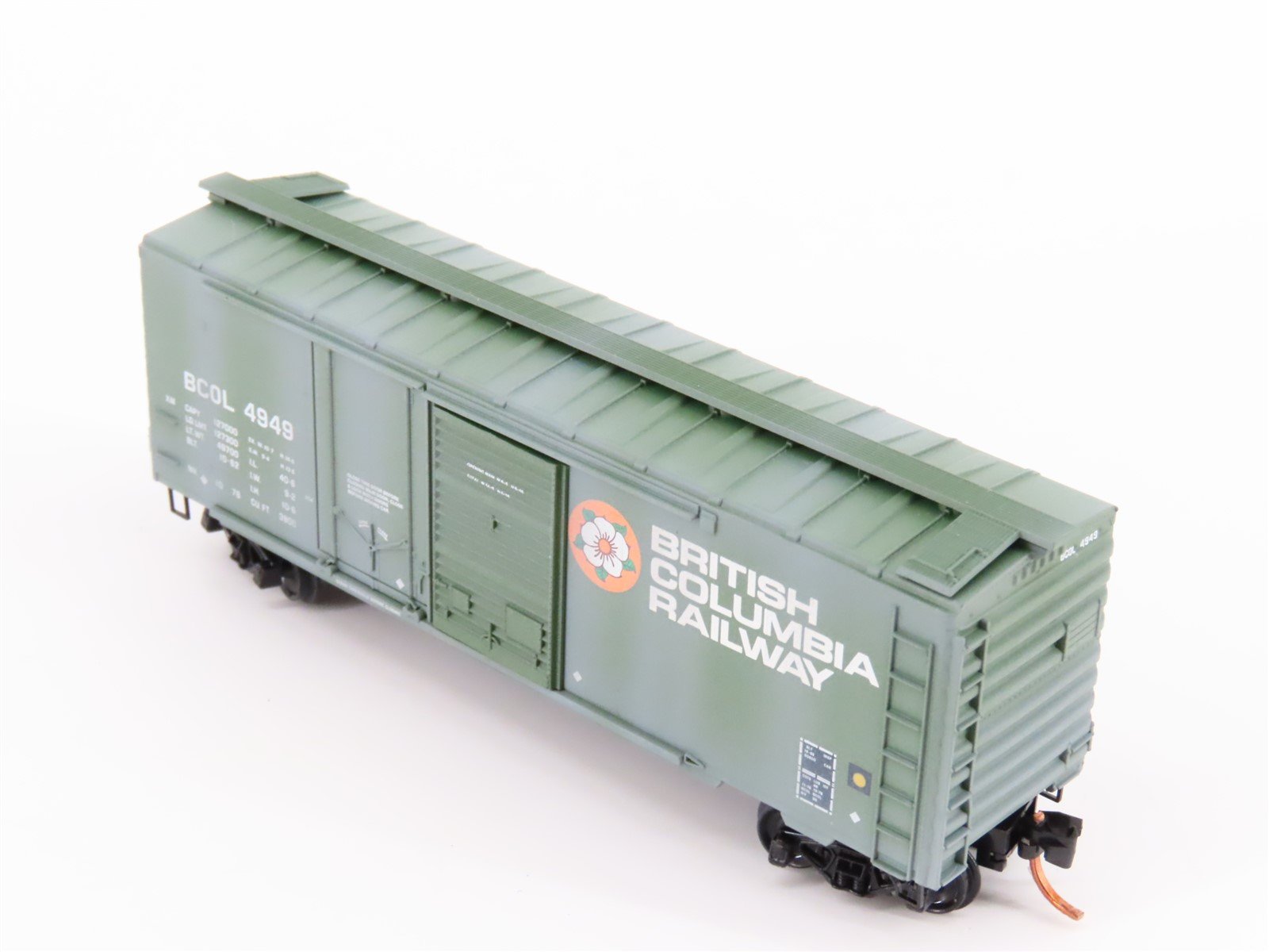 N Micro-Trains MTL 02244080 BCOL British Columbia 40' Box Car #4949 w/ Graffiti