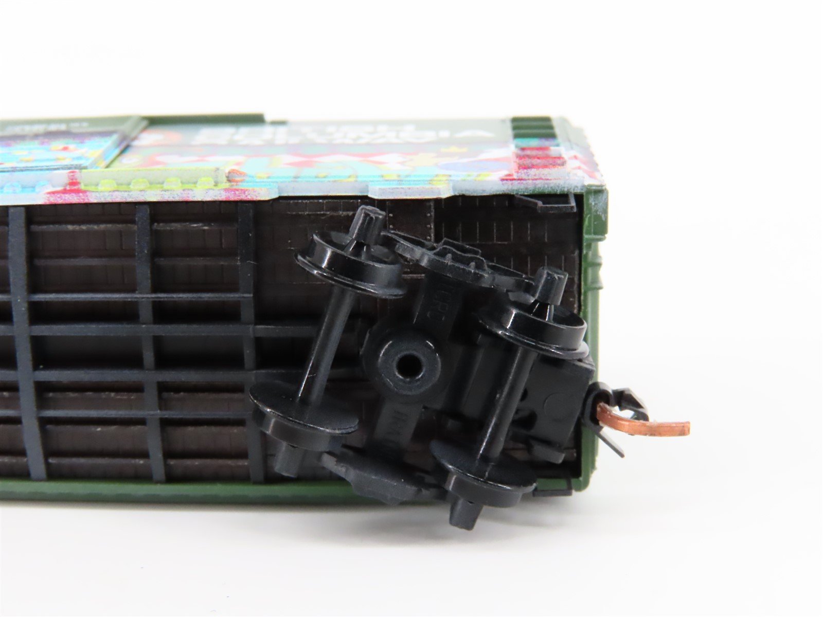 N Micro-Trains MTL 02244080 BCOL British Columbia 40' Box Car #4949 w/ Graffiti