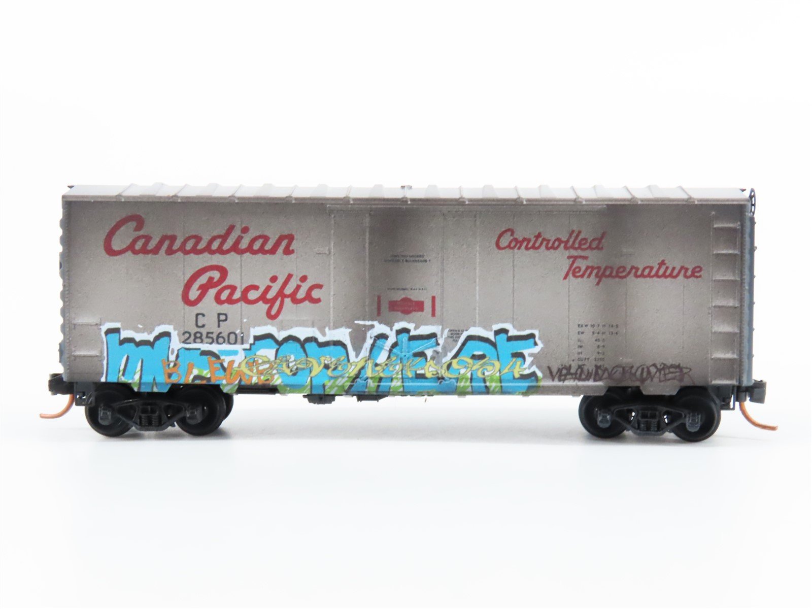 N Micro-Trains MTL 07444040 CP Canadian Pacific 40' Box Car #285601 w/ Graffiti