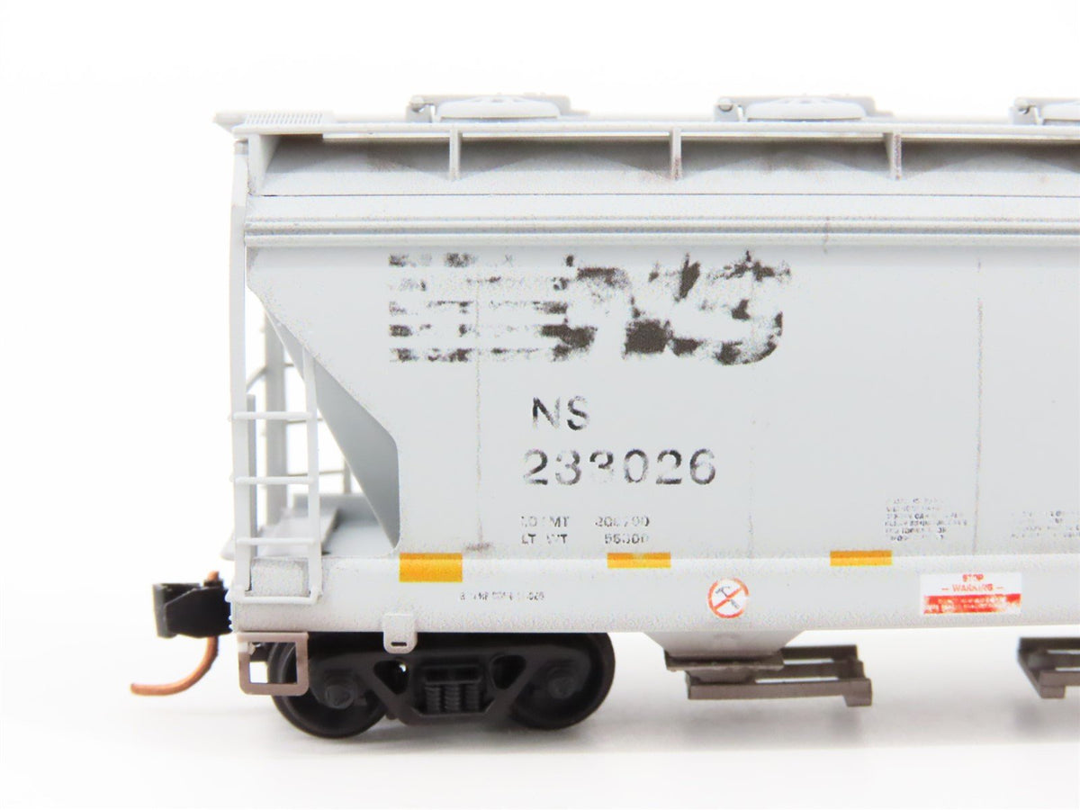 N Micro-Trains MTL 09252460 NS Norfolk Southern 2-Bay Hopper #233026 - Weathered