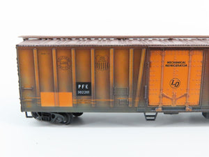 N Micro-Trains MTL 07053011 PFE Pacific Fruit Express Reefer #302201 Weathered