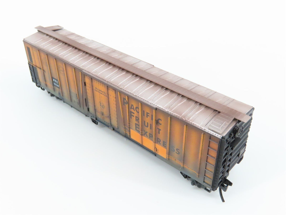 N Micro-Trains MTL 07053011 PFE Pacific Fruit Express Reefer #302201 Weathered