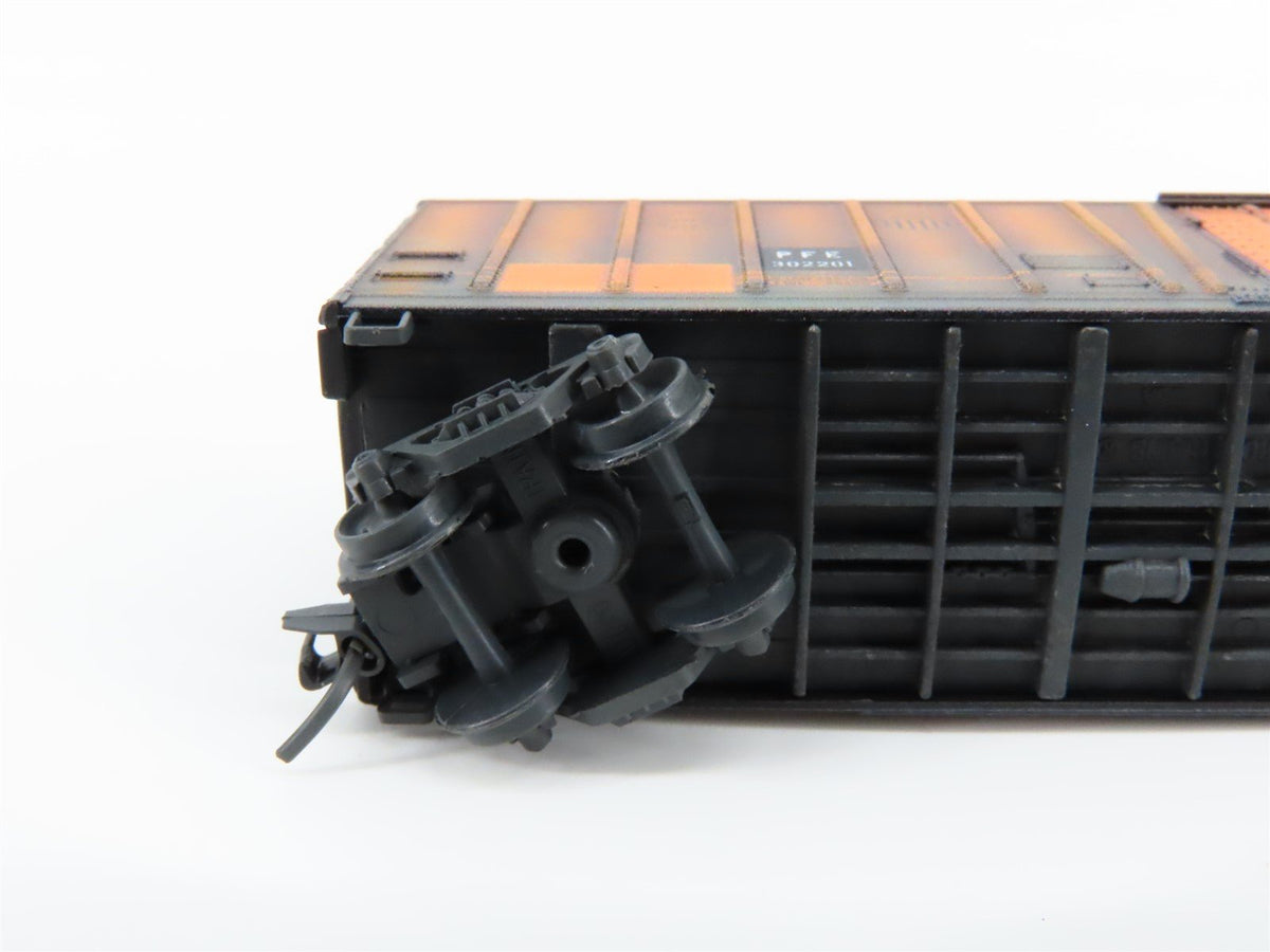 N Micro-Trains MTL 07053011 PFE Pacific Fruit Express Reefer #302201 Weathered