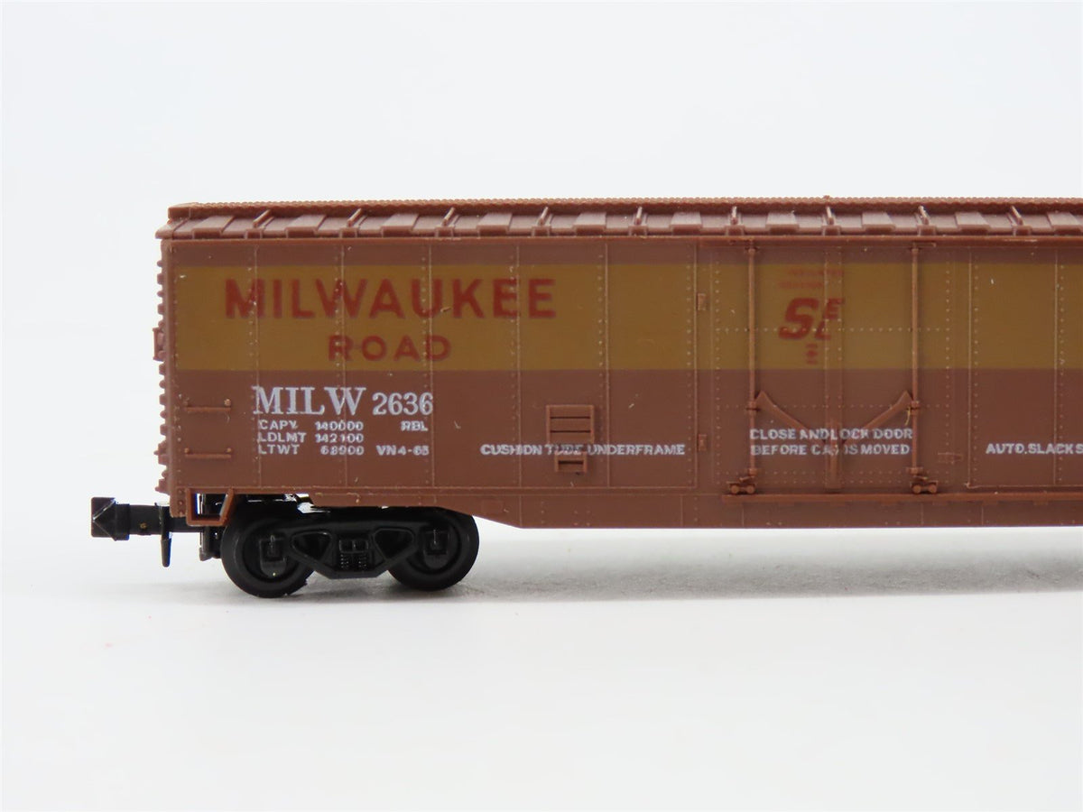 N Scale Lima MILW Milwaukee Road 45&#39; Plug Door Box Car #2636