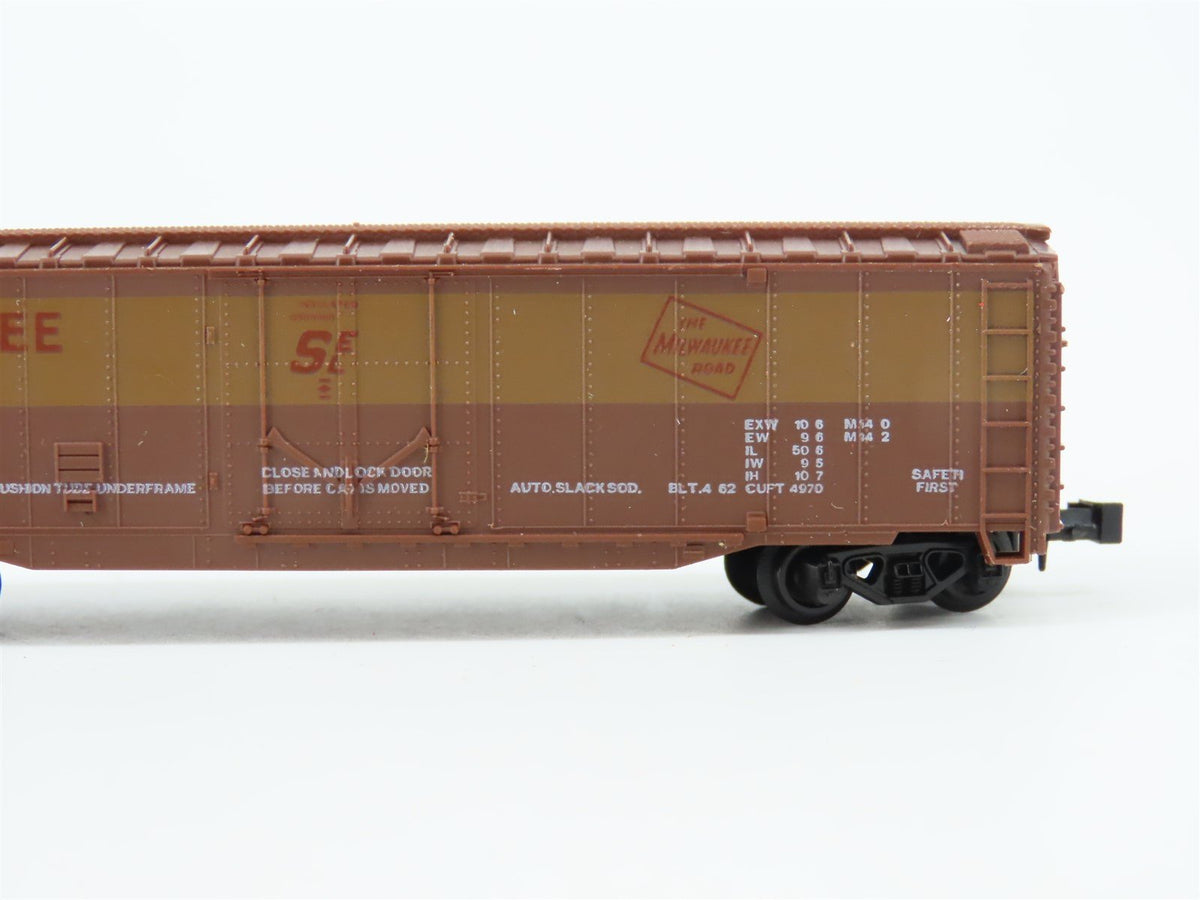 N Scale Lima MILW Milwaukee Road 45&#39; Plug Door Box Car #2636