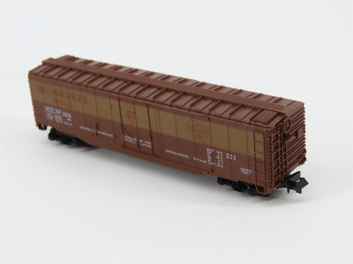 N Scale Lima MILW Milwaukee Road 45&#39; Plug Door Box Car #2636