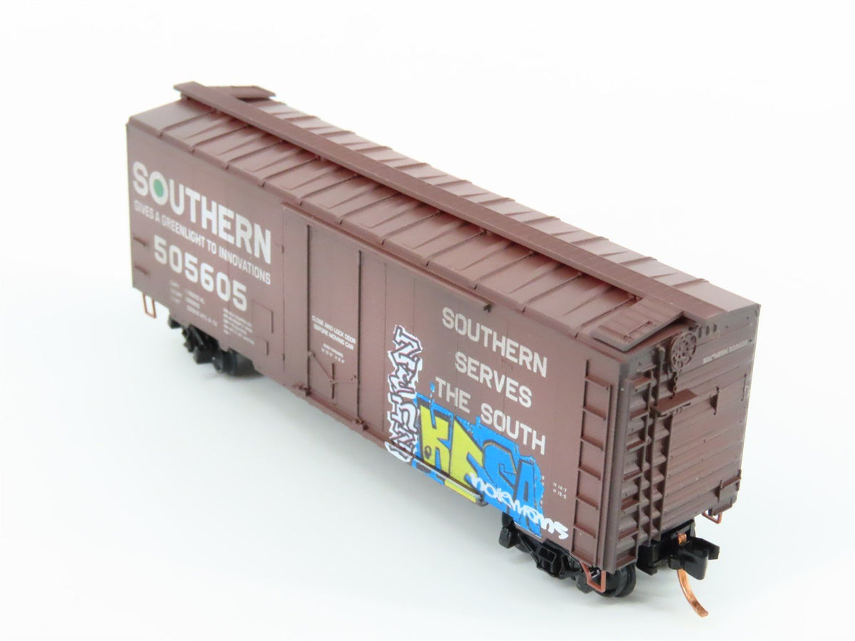 N Scale Micro-Trains MTL 02144100 SOU Southern 40&#39; Box Car #505605 w/ Graffiti