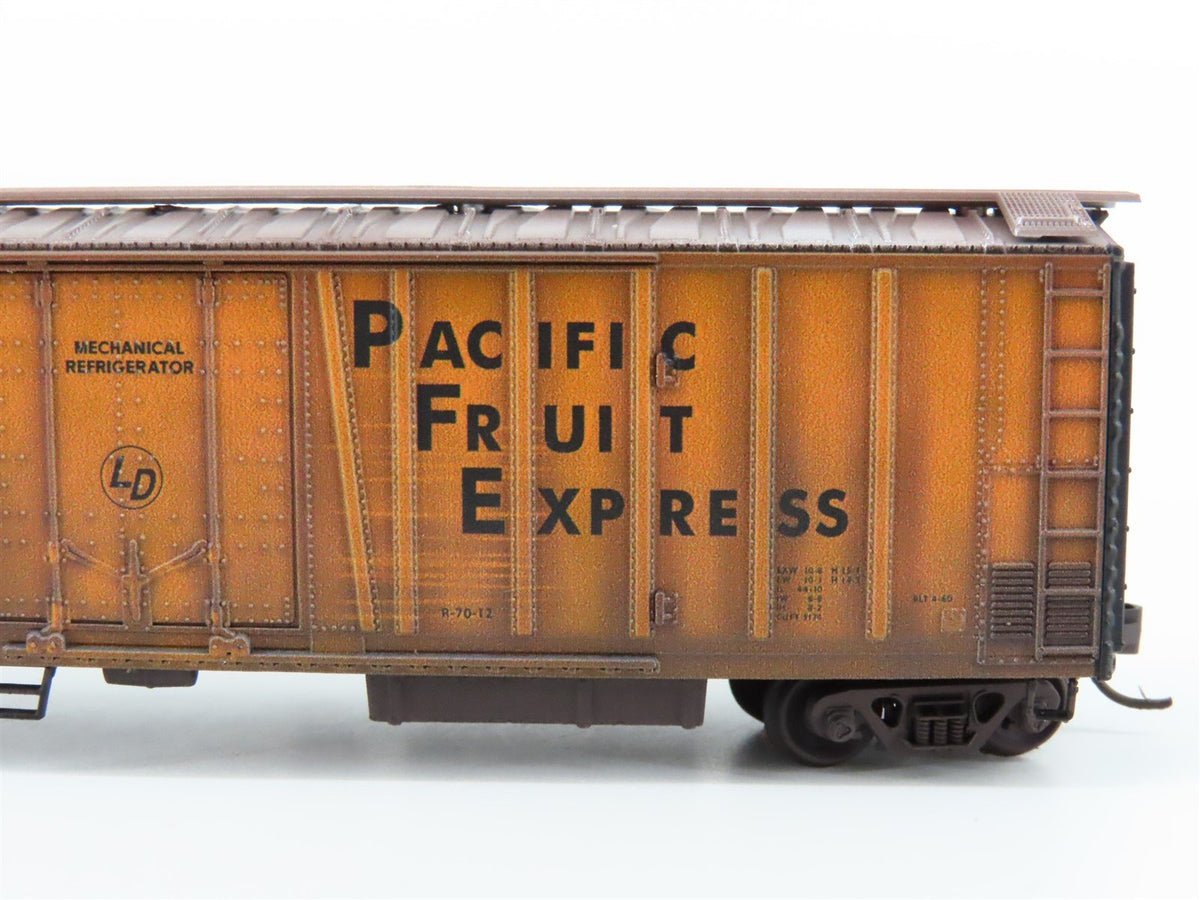 N Micro-Trains MTL 07052011 PFE Pacific Fruit Express Reefer #302091 Weathered