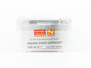 N Micro-Trains MTL 07052011 PFE Pacific Fruit Express Reefer #302091 Weathered