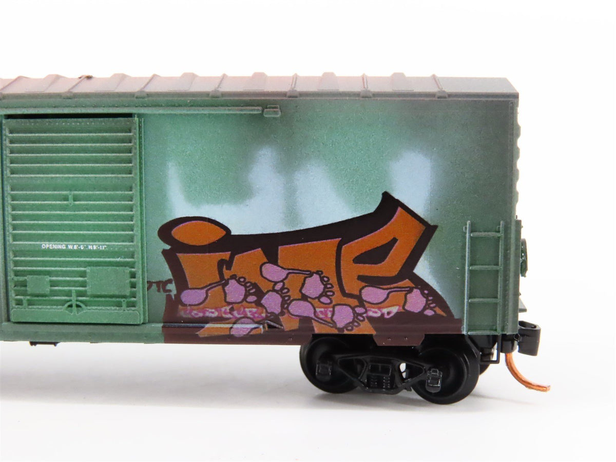 N Micro-Trains MTL 02444310 CB&amp;Q Burlington Route Box Car #34236 w/ Graffiti