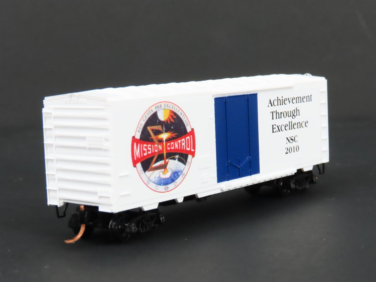 N Scale Micro-Trains MTL NSC 10-01 Mission Control 40&#39; Plug Door Box Car #2010