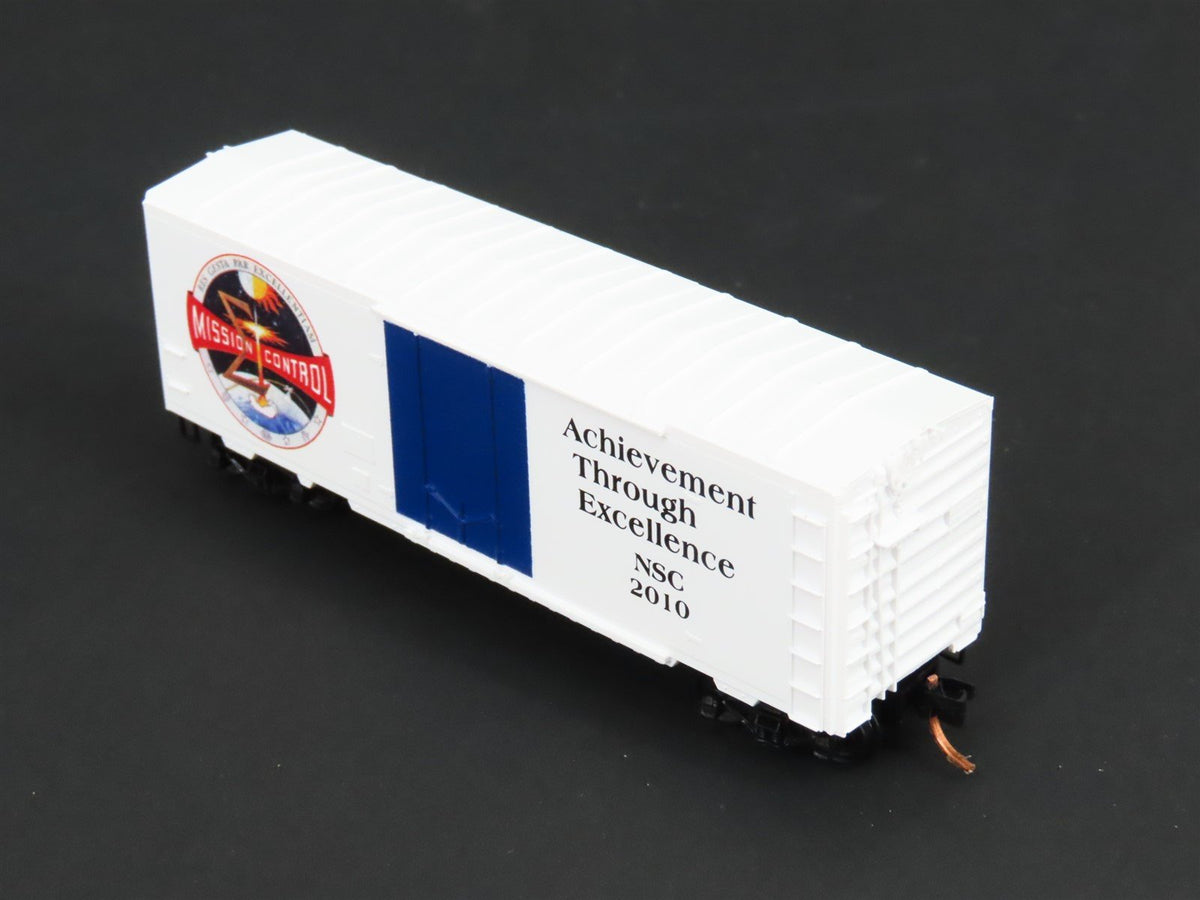 N Scale Micro-Trains MTL NSC 10-01 Mission Control 40&#39; Plug Door Box Car #2010