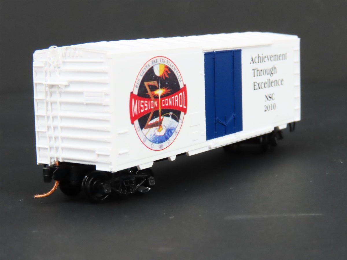 N Scale Micro-Trains MTL NSC 10-01 Mission Control 40&#39; Plug Door Box Car #2010