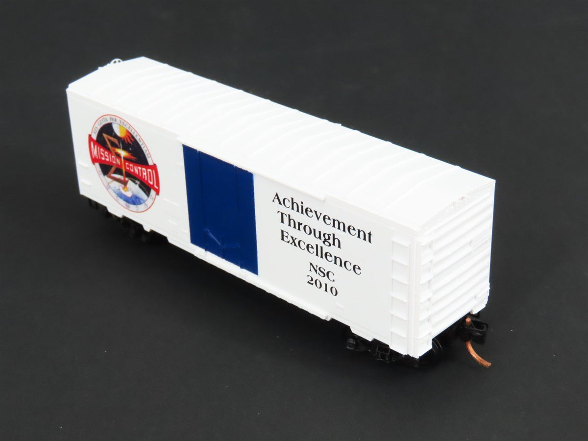 N Scale Micro-Trains MTL NSC 10-01 Mission Control 40&#39; Plug Door Box Car #2010