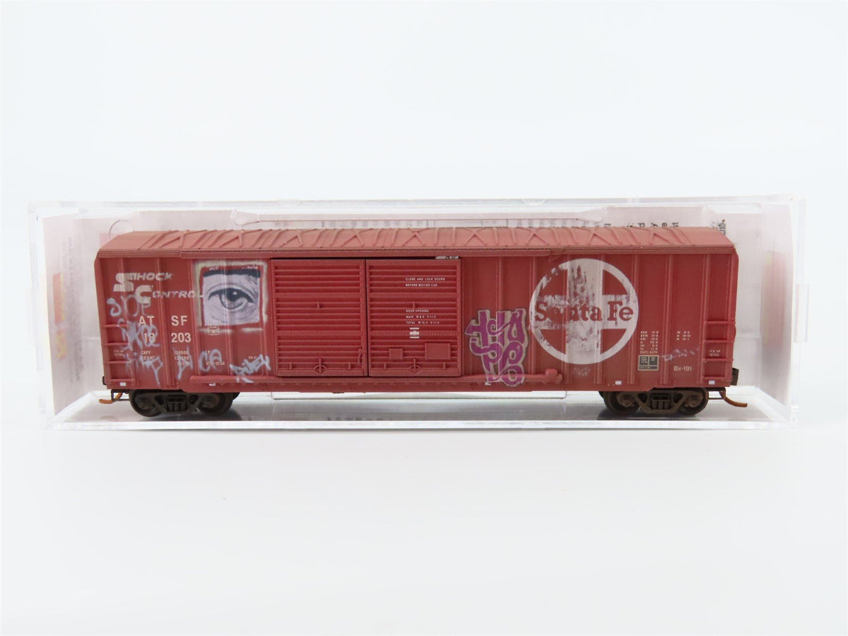 N Scale Micro-Trains MTL 03044250 ATSF Santa Fe 50&#39; Box Car #18203 w/ Graffiti