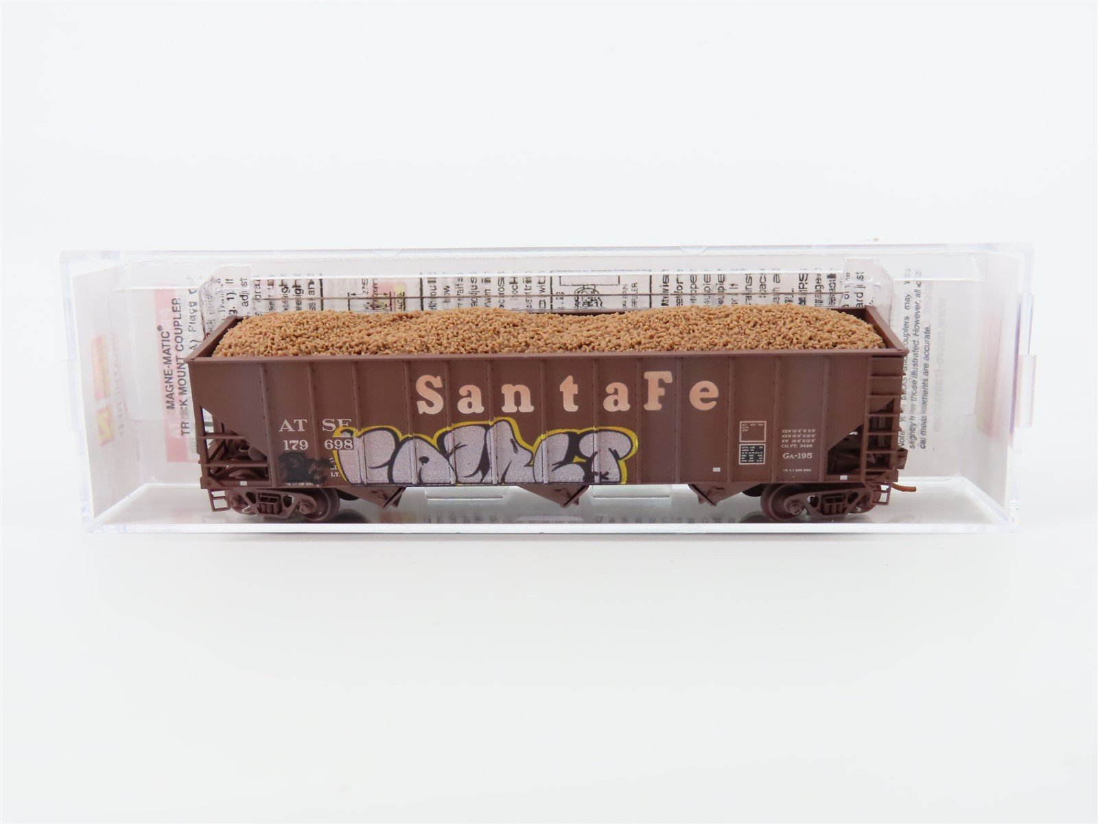 N Scale Micro-Trains MTL 10854120 ATSF Santa Fe 3-Bay Hopper #179698 w/ Graffiti