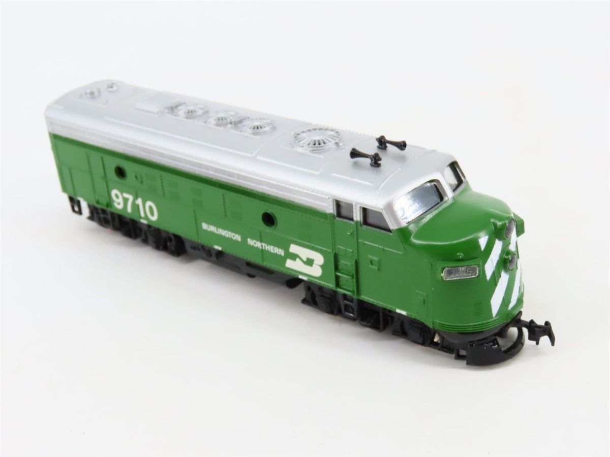 HO Scale Bachmann BN Burlington Northern F7A Diesel Locomotive #9710 w/ Caboose