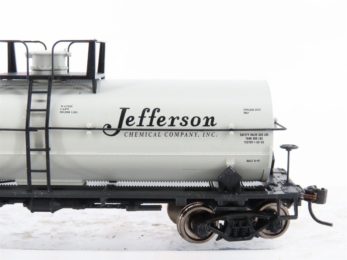 HO Scale Walthers Mainline 910-48010 GATX Jefferson Chemical 36&#39; Tank Car #32222