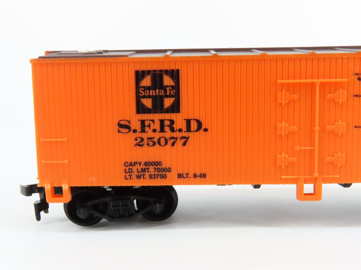 HO Scale Life-Like 8502 SFRD Santa Fe &quot;Grand Canyon Line&quot; Reefer #25077