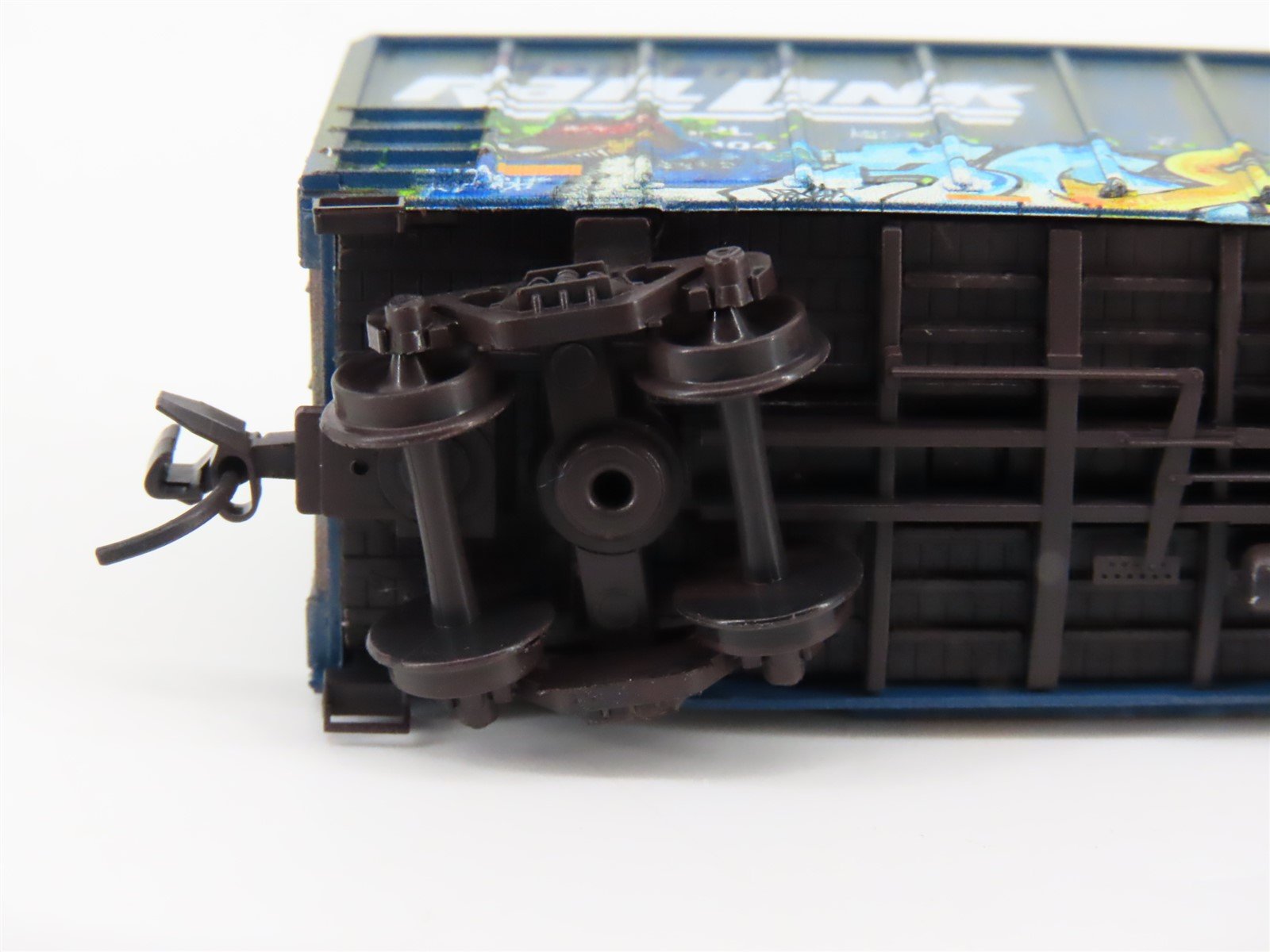 N Micro-Trains MTL 02552620 MRL Montana Rail Link 50' Box Car #21104 w/ Graffiti