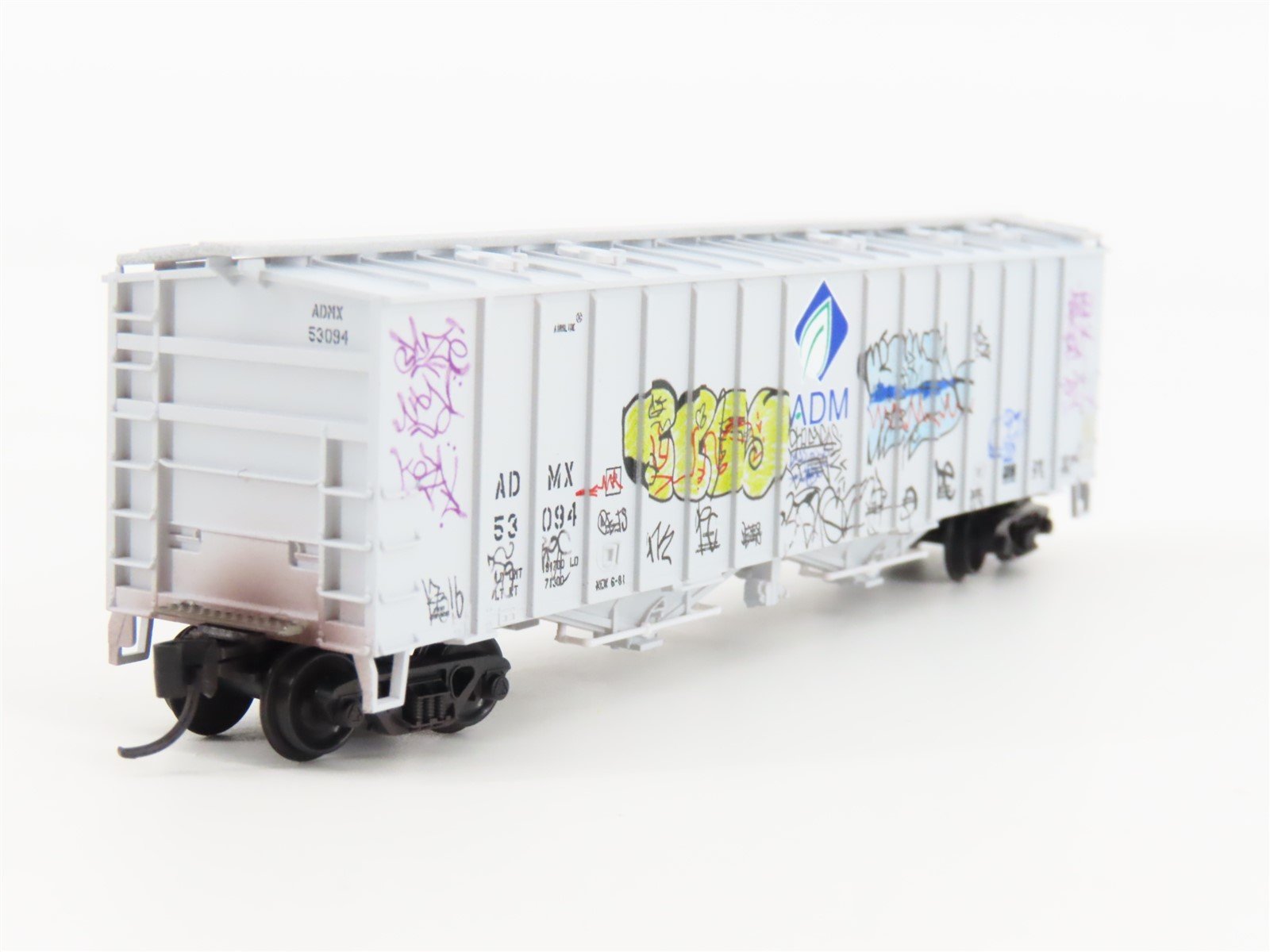 N Micro-Trains MTL 09852100 ADMX Archer Daniels Midland 2-Bay Hopper w/ Graffiti