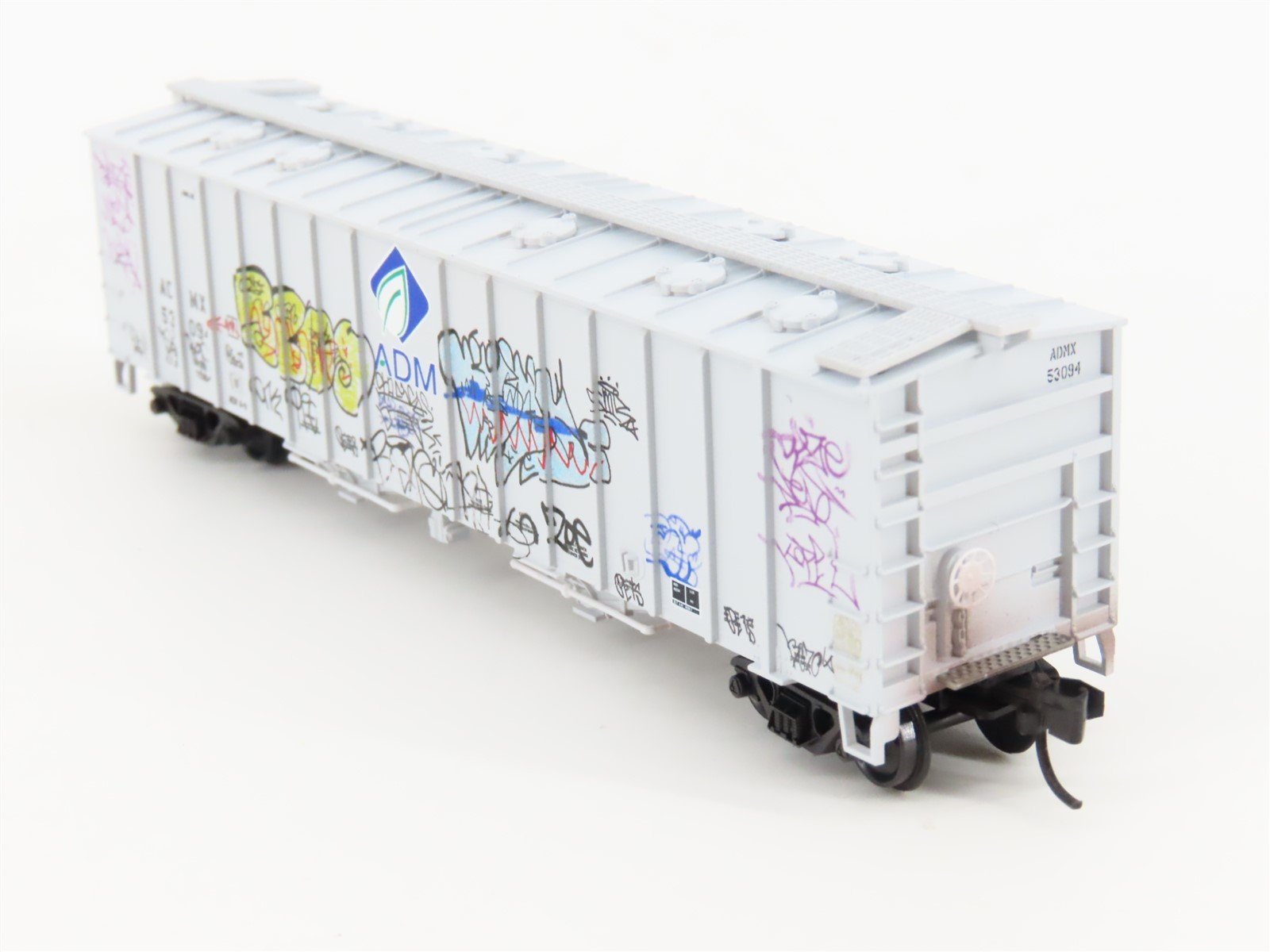N Micro-Trains MTL 09852100 ADMX Archer Daniels Midland 2-Bay Hopper w/ Graffiti