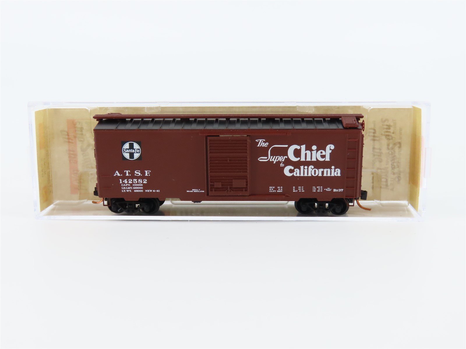 N Micro-Trains MTL 02054137 ATSF "Super Chief" 40' Single Door Boxcar #142582