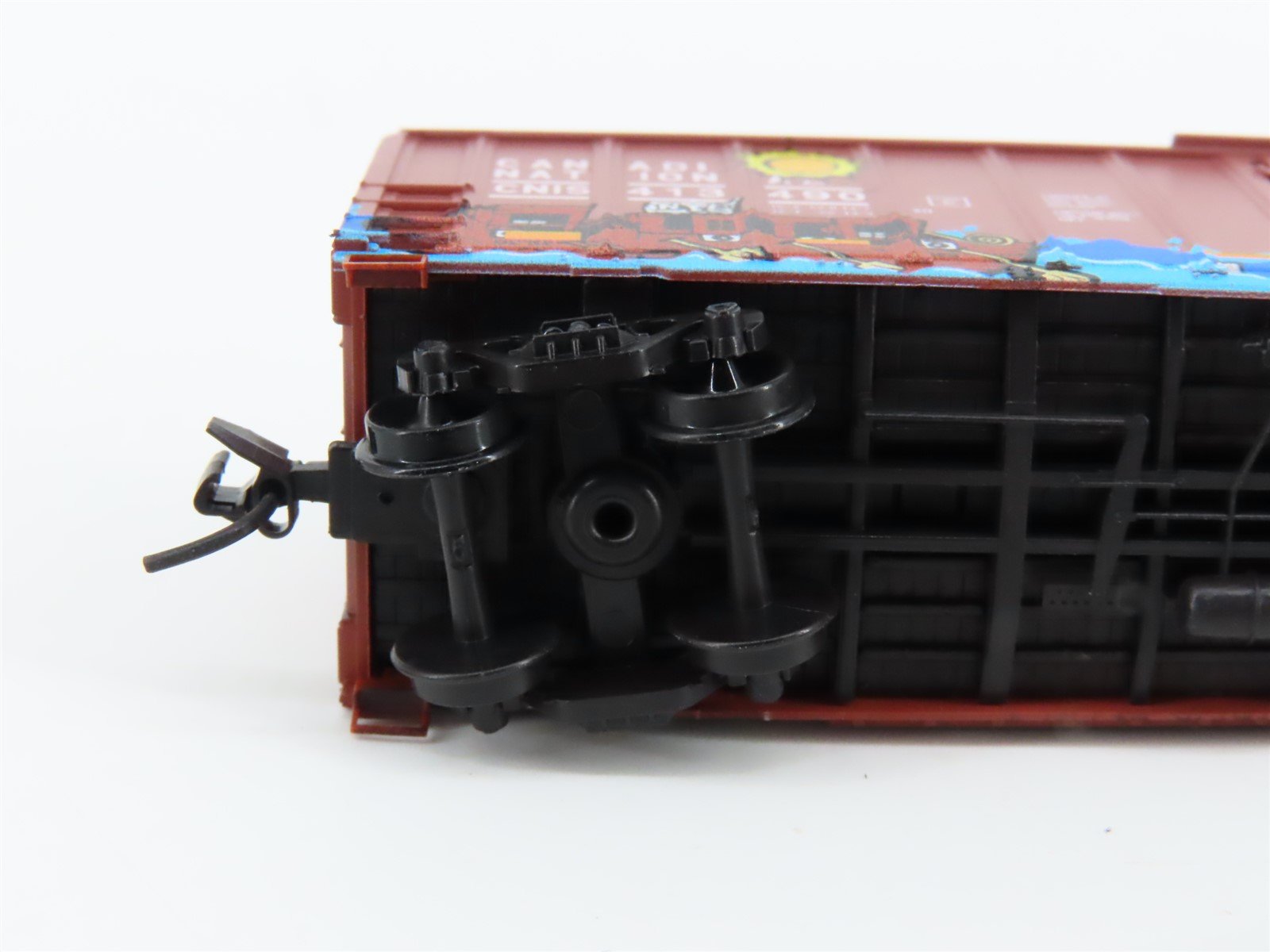 N Micro-Trains MTL 02752460 CN Canadian National 50' Box Car #413490 w/ Graffiti