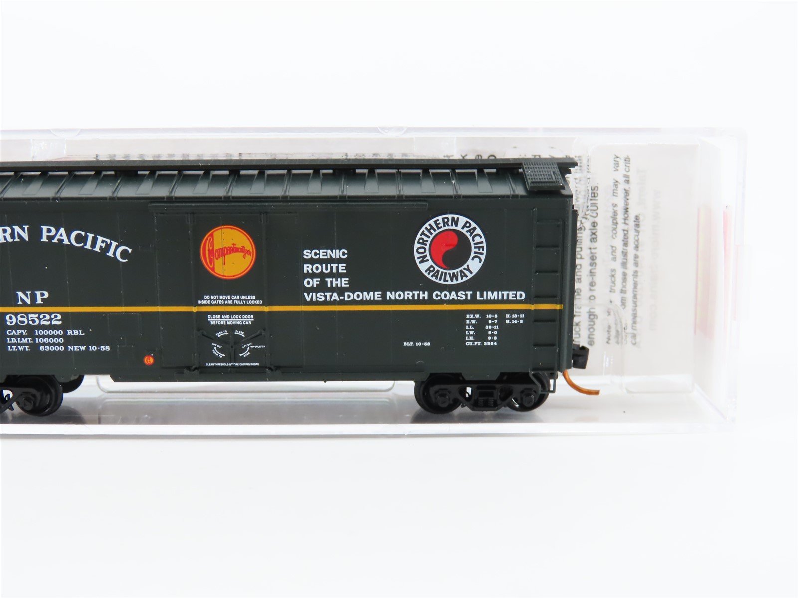 N Micro-Trains MTL 02100170 NP Northern Pacific 40' Plug Door Box Car #98522