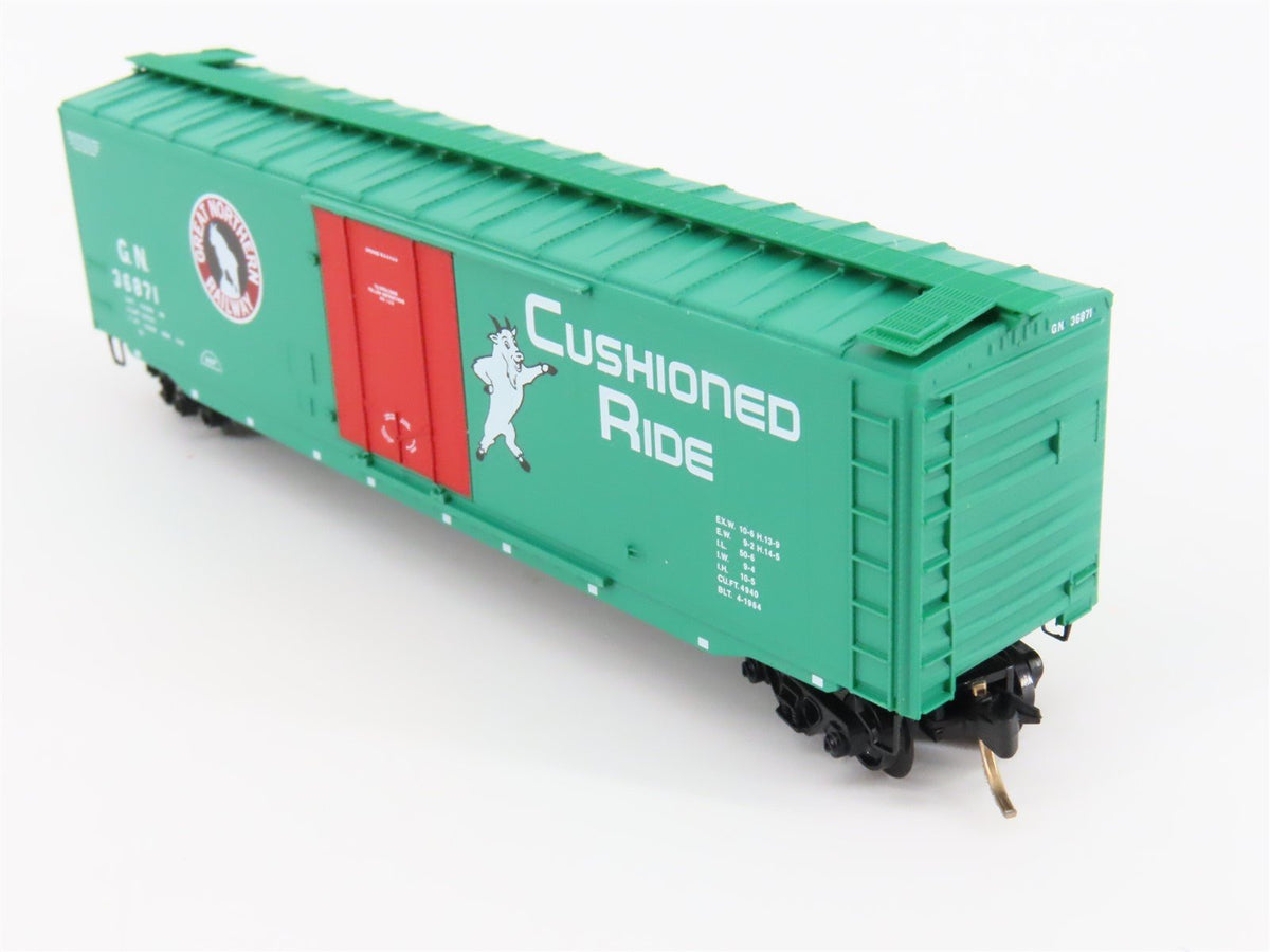 N Scale Micro-Trains MTL 32340 GN Great Northern 50&#39; Single Door Box Car #36871