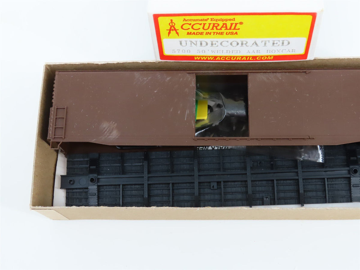 HO Scale Accurail 5700 / 7597 50&#39; Box Car &amp; 3-Bay Hopper 12-Pack