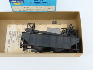 HO Scale Athearn Kit 5440 Undecorated Pointed 34' 2-Bay Ribbed Side Hopper