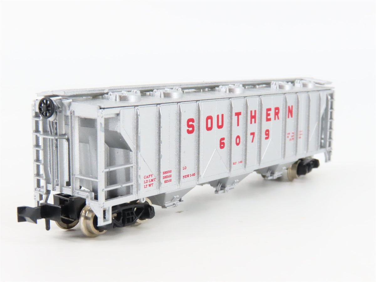 N Scale Atlas 3722 SOU Southern 3-Bay Covered Hopper #6079