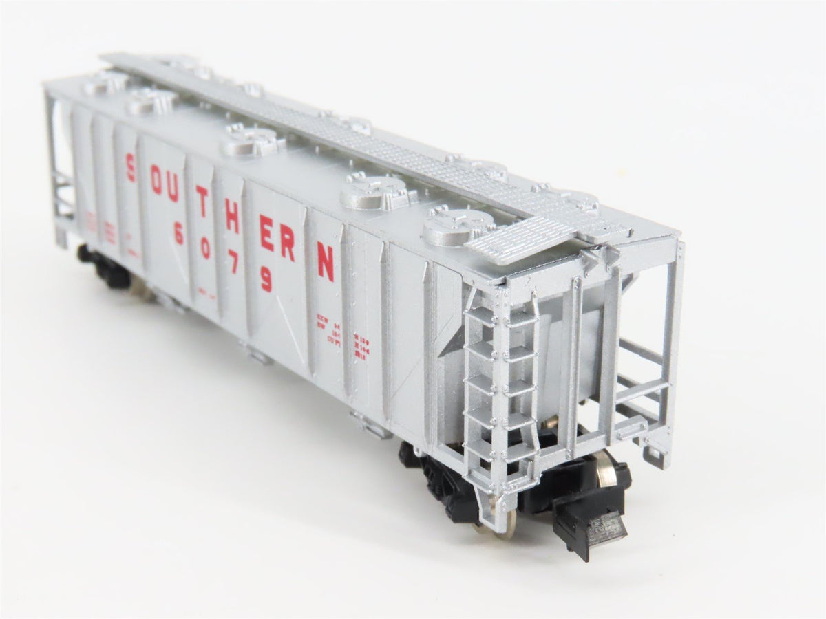 N Scale Atlas 3722 SOU Southern 3-Bay Covered Hopper #6079