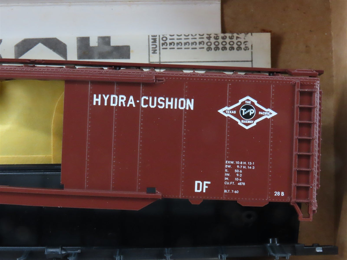 HO Scale Athearn / Rail Runner Kit 183 TP Texas &amp; Pacific 50&#39; Box Car #74505