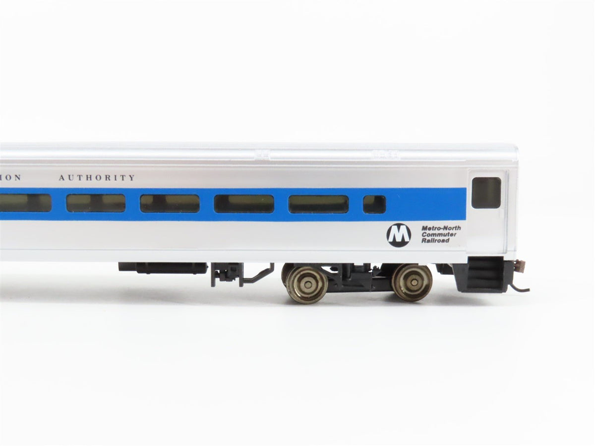 HO Scale Walthers 932-6084 Metro-North 85&#39; Commuter Cab Passenger Car #6160