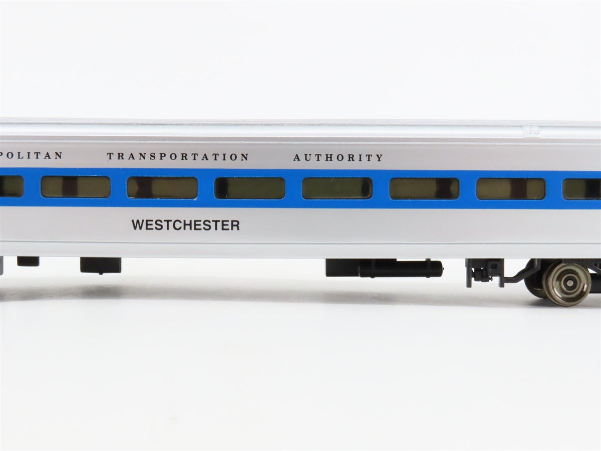 HO Scale Walthers 932-6074 Metro-North 85&#39; Commuter Coach Passenger Car #6157