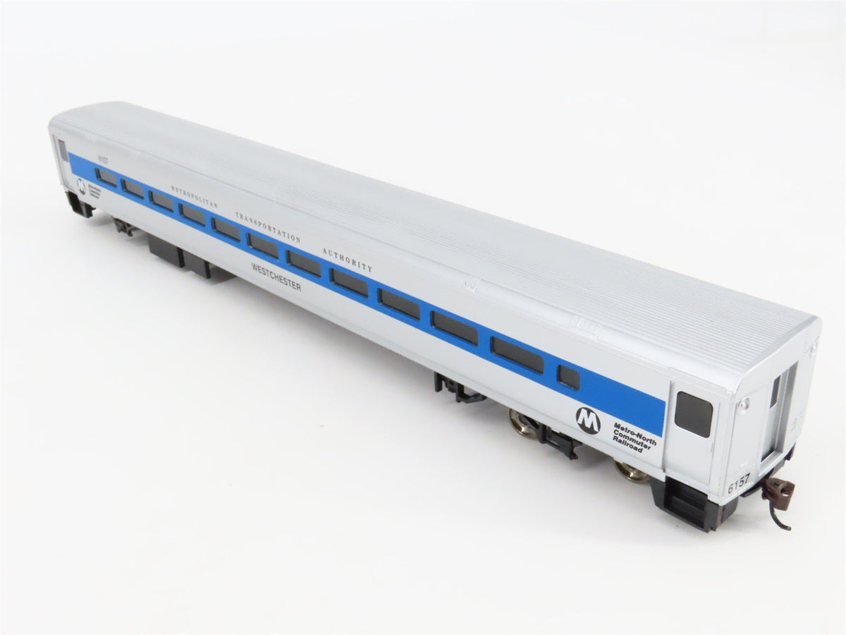 HO Scale Walthers 932-6074 Metro-North 85&#39; Commuter Coach Passenger Car #6157